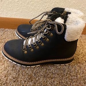 Almost new dune boots
